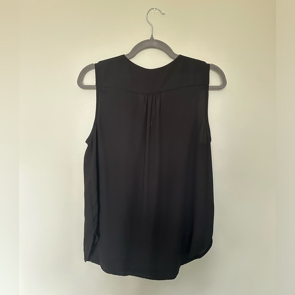 Top with Zippered Neckline, Size Medium - Picture 3 of 3